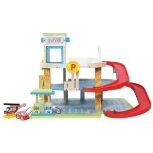 Le Grand Wooden Garage