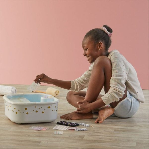 fao-schwarz-fashion-activity-and-roleplay-pampered-manicure-and-pedicure-spa-beauty-set-31300760469591_720x-4 fao-schwarz-fashion-activity-and-roleplay-pampered-manicure-and-pedicure-spa-beauty-set-31300760469591_720x-4