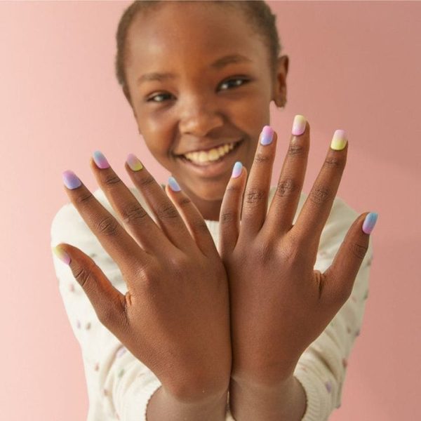 fao-schwarz-fashion-activity-and-roleplay-pampered-manicure-and-pedicure-spa-beauty-set-31300760993879_720x-1 fao-schwarz-fashion-activity-and-roleplay-pampered-manicure-and-pedicure-spa-beauty-set-31300760993879_720x-1