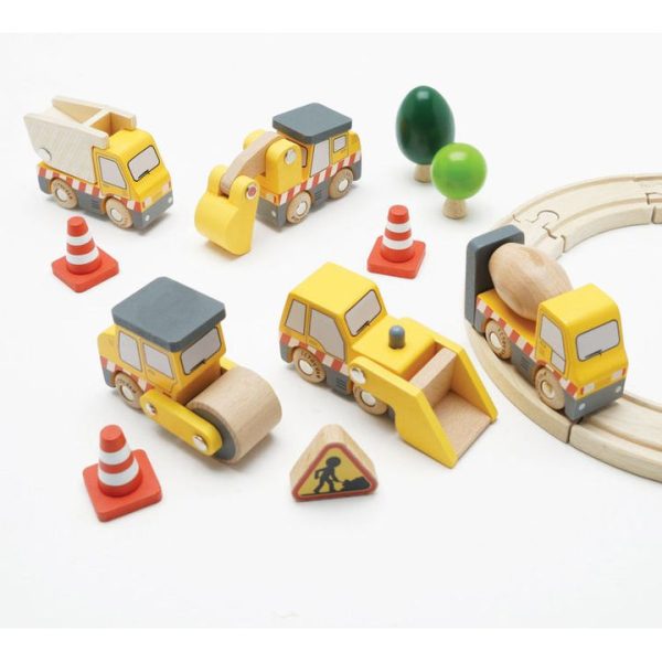 le-toy-van-preschool-7-piece-wood-construction-toy-cars-trucks-diggers-set-32562638913623_720x-4 le-toy-van-preschool-7-piece-wood-construction-toy-cars-trucks-diggers-set-32562638913623_720x-4