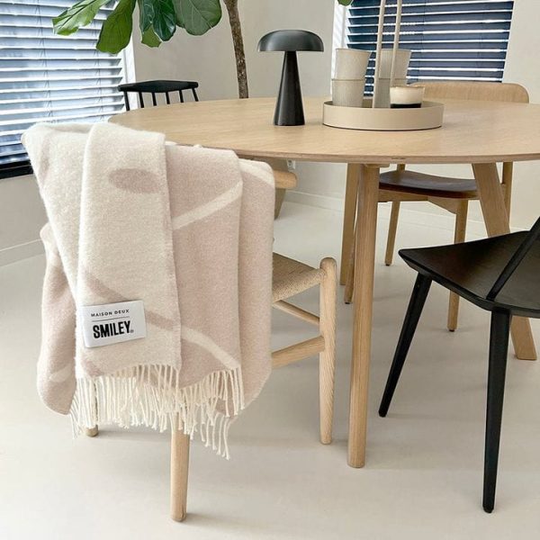 maison-deux-room-decor-smiley-blanket-white-grey-31899820261463_720x-3 maison-deux-room-decor-smiley-blanket-white-grey-31899820261463_720x-3